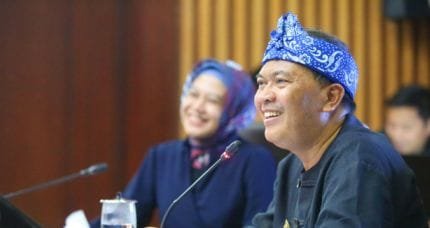 Oded Pelototi Camat Dalam Pemberian Pelayanan