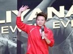 Butet Resmi Mengantungkan Raketnya