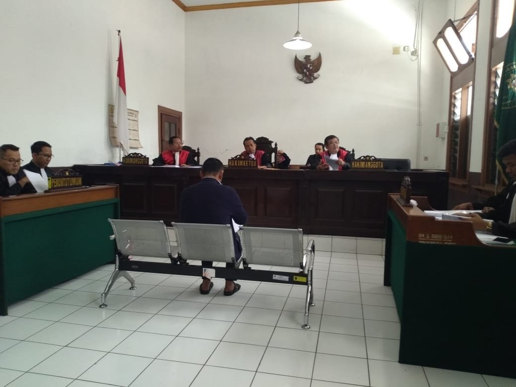 Menyesal… Terdakwa Kasus Suap Eks Lapas Sukamiskin Menangis