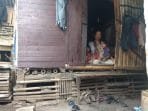 Waduh….Kandang Kambing Jadi Rumah Tinggal 7 Orang