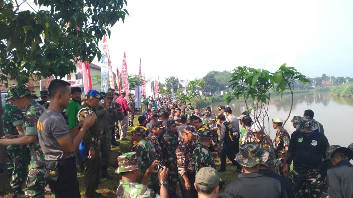Ribuan Pohon Hijaukan Bataran Sungai Citarum
