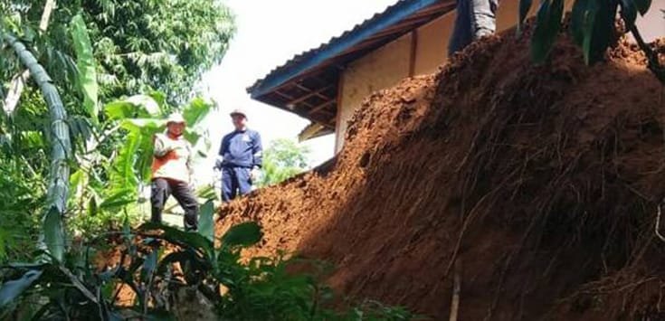 Longsor Hantam Pemukiman Warga