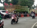 Truk Biang Kemacetan Bunderan Leuwigajah