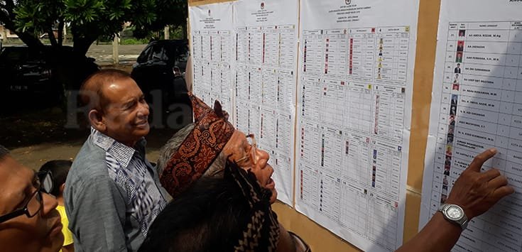 Warga Bingung Tidak Ada Foto Caleg