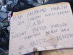 Pesan Pemudik Roda Dua Ini Nyeleneh
