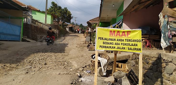 Pemkab Benahi Jalan Secara Bertahap