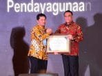 Bupati Bandung Terima Top 99 KIPP Award