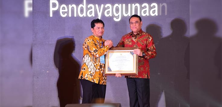 Bupati Bandung Terima Top 99 KIPP Award