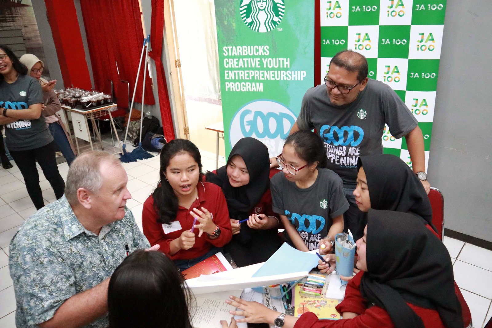 Starbucks Creative Youth Entrepreneurship Menjadi Bagian Masyarakat Indonesia