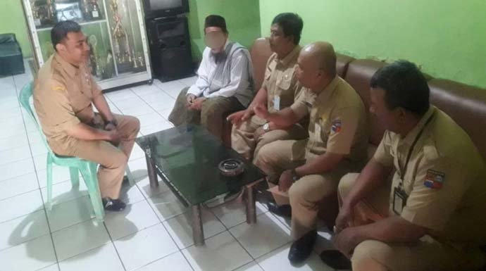 Pengemis Bermobil yang Sempat Viral Kembali Mengemis di Semplak