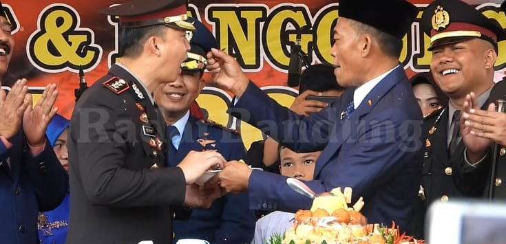 Kapolres Dihadiahi Tumpeng Di HUT Bhayangkara