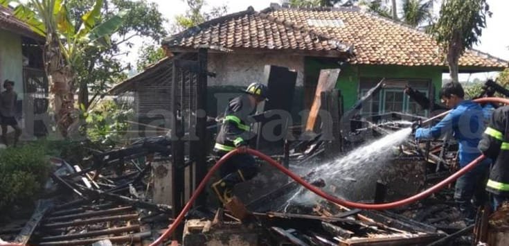 Kebakaran Sehari, Dua Rumah Ludes