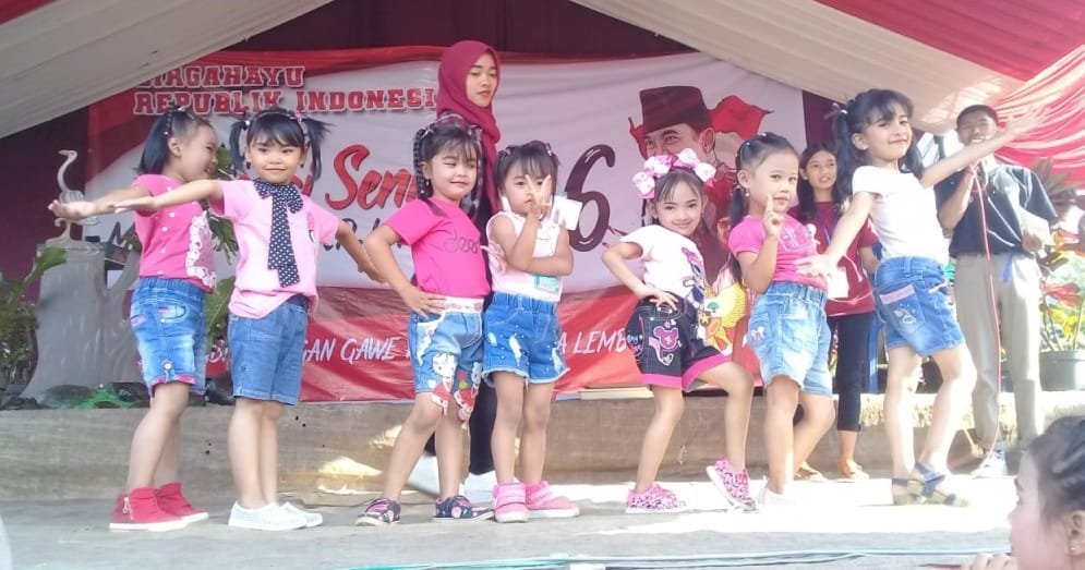 Heboh, Warga RW 06 Lintung Rayakan HUT RI ke-74