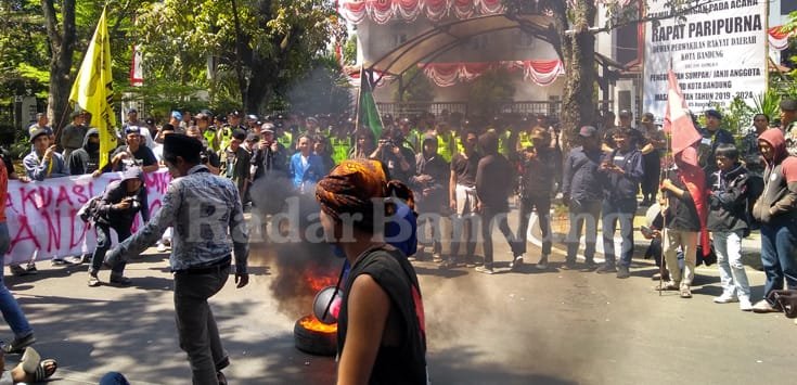 Usut Tuntas Pelaku Pemukulan Demonstrans
