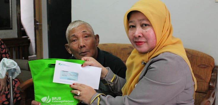 BPJS Ketenagakerjaan Serahkan JHT