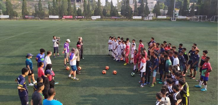 Pelatih Bola AS Puji Bakat Anak Bandung
