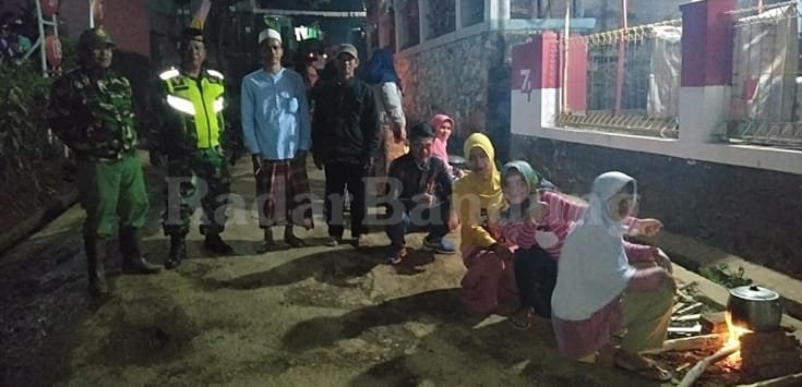 Warga Cihampelas Gelar Parade ‘Liwet’