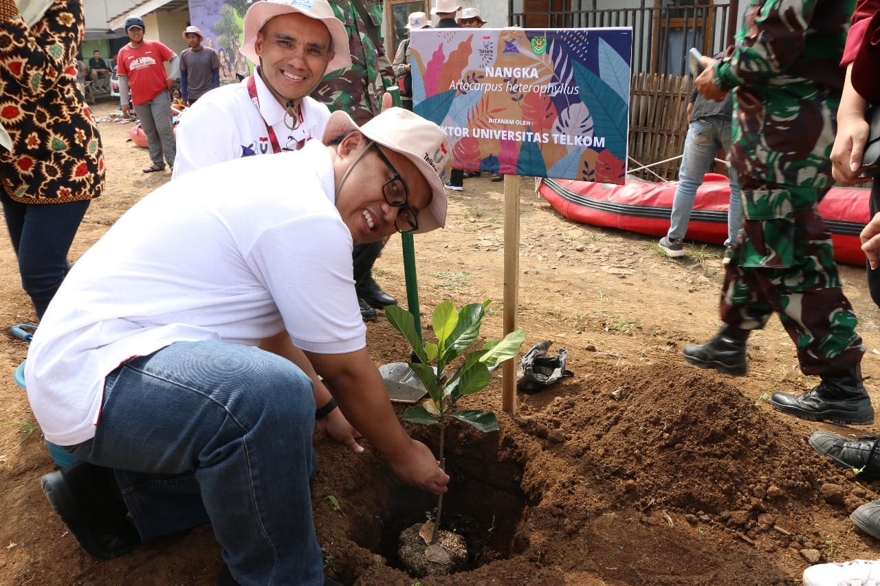 KKN Tematik Tel U Dukung Program Citarum Harum