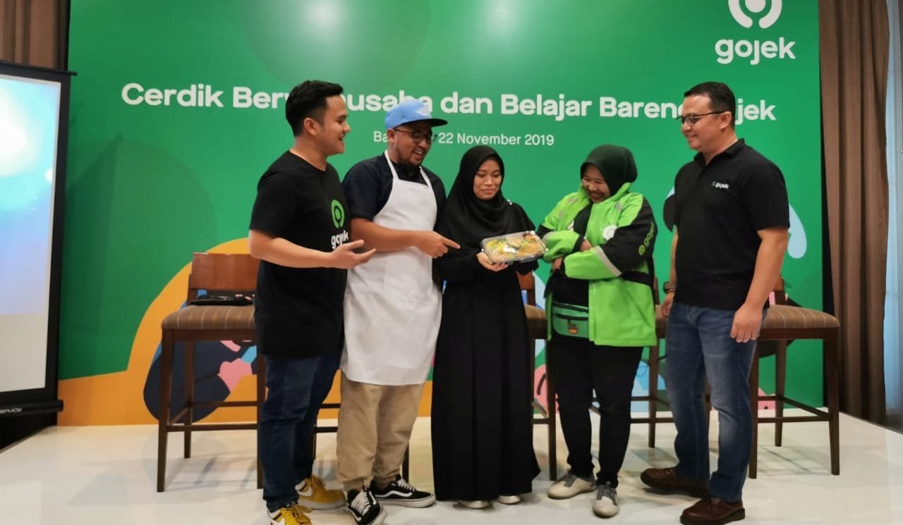 Ajak Istri Mitra Berwirausaha dan Latih Anak Bahasa Inggris