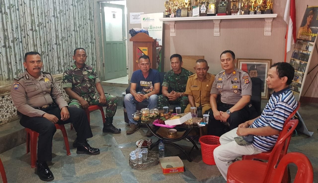 Pererat Silaturahmi Kamtibmas, Kapolsek Bersama Dan Ramil 0904 Paseh Sambangi Ketua Apdesi
