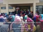Manfaatkan Layanan Terpadu, Warga Serbu Kantor Kecamatan Ibun