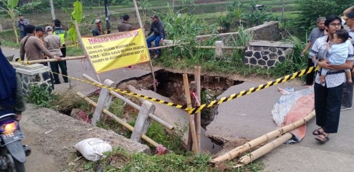 Jembatan Amblas, Jalan Haji Gofur Menuju Cilame Putus