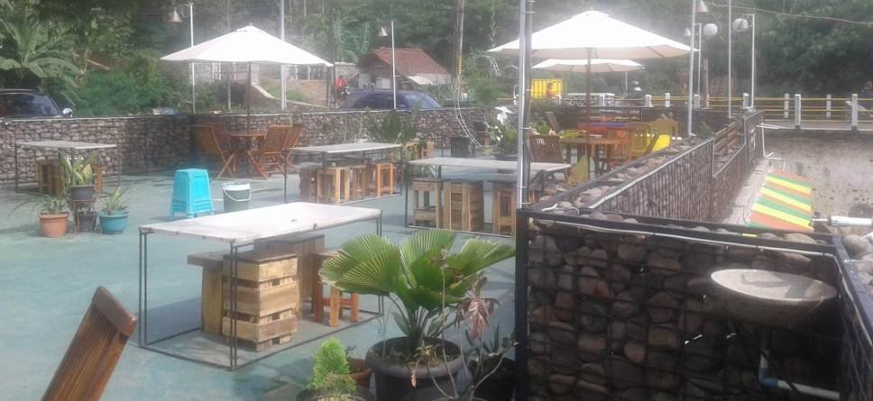 Mari Singgah ke Cafetaria Waroeng Doremi Cieuri