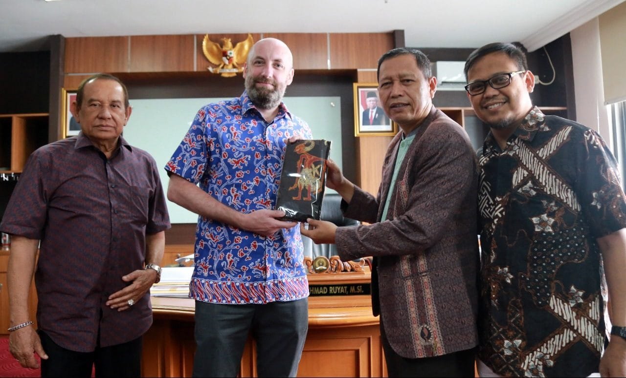Inggris Lirik Kesehatan dan Sampah