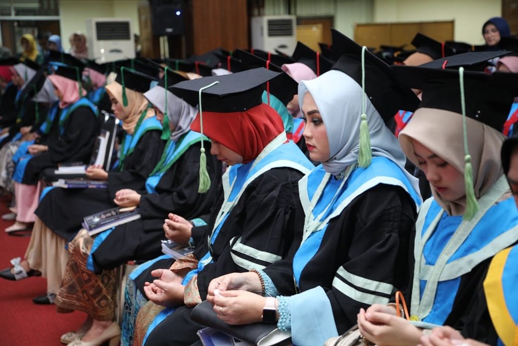 Ribuan Mahasiswa Unisba Diwisuda, Delapan Diantaranya Program Profesi Insinyur