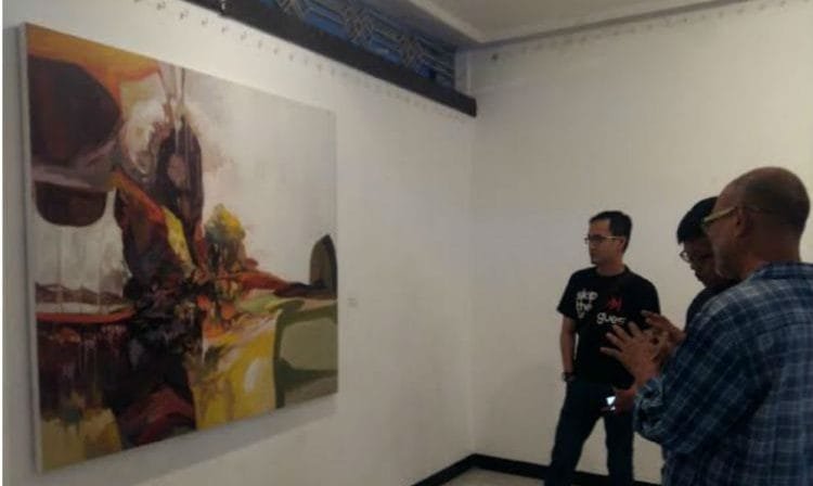 Karya Otomatis Abstrak yang Presisi