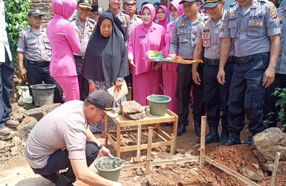 Lanjutkan Program Bakti Sosial Rumah Milik Mak Erum