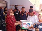 Elin Suharliah Beri Bantuan untuk Korban Longsor di Kampung Hegarmanah