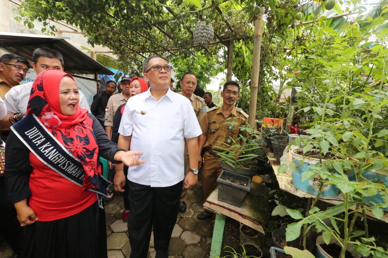 Di Cinambo, Kang Pisman Biayai Posyandu dan Bantu Warga tak Mampu