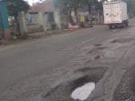 Jalan di Subang Rusak Dan Berlubang Keselamatan Pengendara Terancam