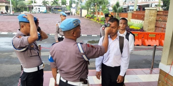 Cegah Corona, Polresta Bandung Periksa Pengunjung