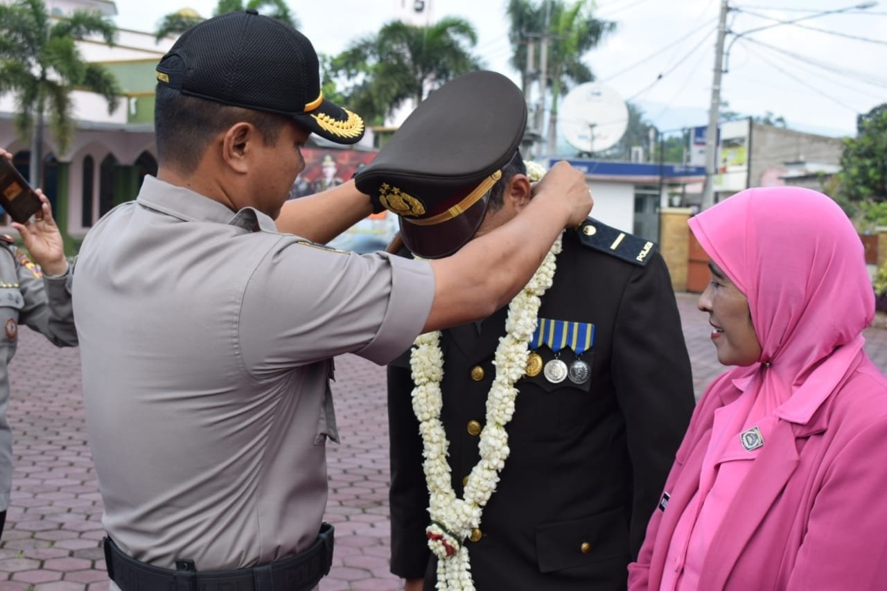 Teladani Anggota yang Purna Tugas