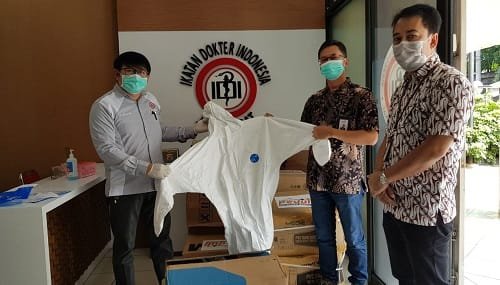 Cegah Corona di Jabar, Telkom Serahkan Bantuan APD dan Hand Sanitizer
