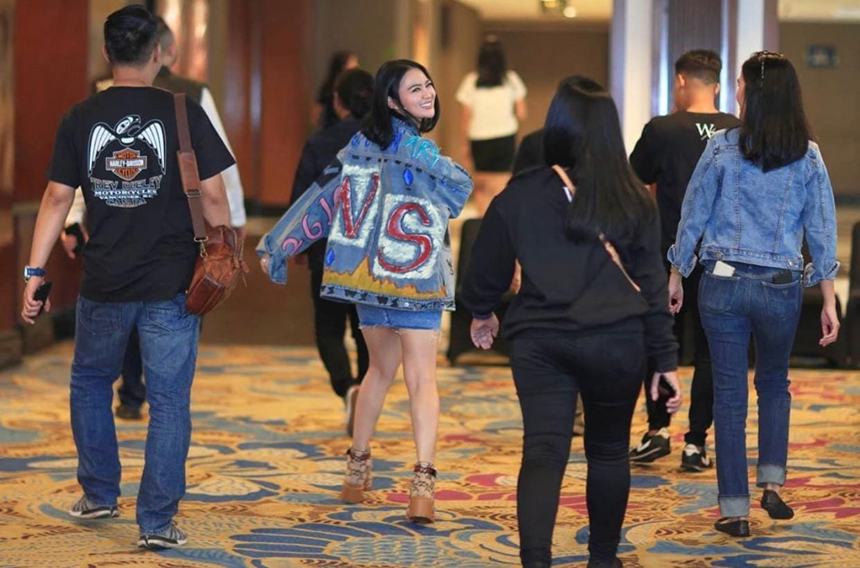 Selain Menyanyi dan MC, Wika Salim Berbakat Mendesain Pakaian Masa Kini