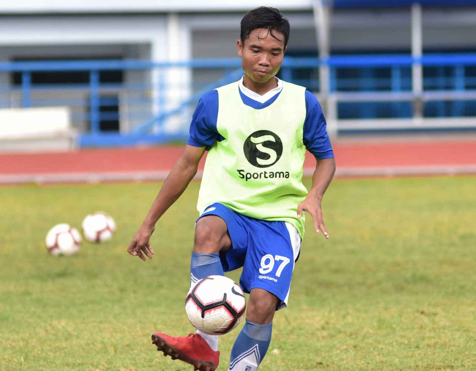 Bek Muda Persib Bersabar Menanti Kesempatan Bermain