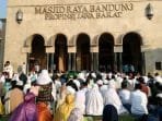 Maklumat, Masjid Raya Bandung Hentikan Salat Wajib Berjamaah dan Salat Jumat