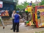 VIDEO Truk Seruduk 3 Motor dan Mobil di KBB, 2 Tewas
