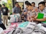Polrestabes Bandung Gerebek Gudang Masker di Astana Anyar