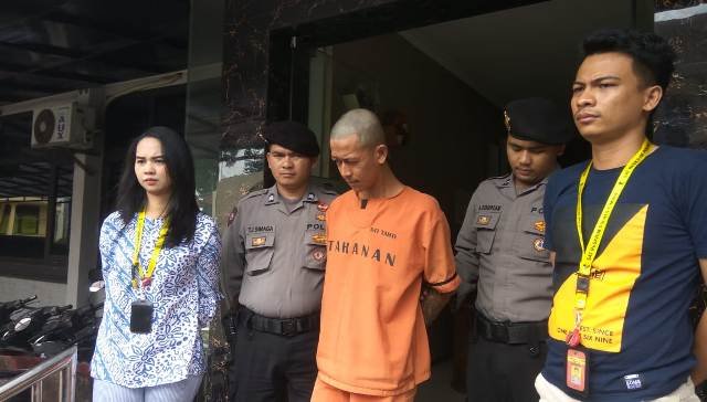 Cerai sama Istri, Pedagang Cilok Ini Tega Perkosa Putrinya saat Nginap