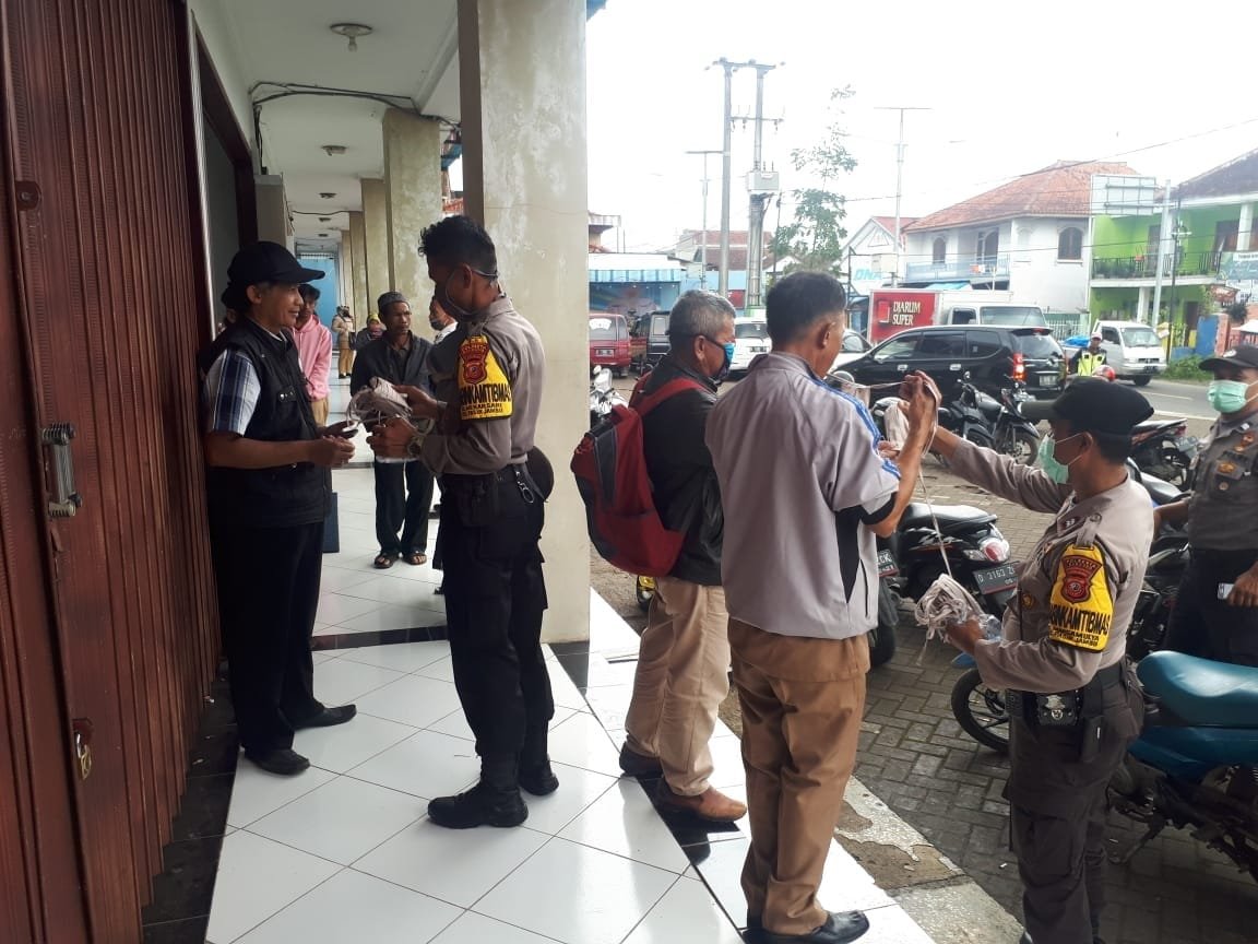 Polsek Pasirjambu Tekankan Pentingnya Social Distancing