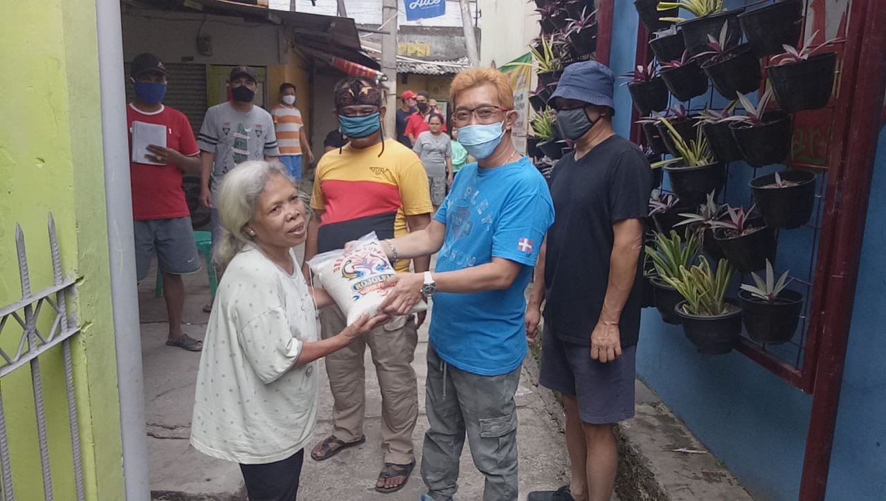 Ikawarna Distribusikan Bantuan 20 Ton Beras kepada Ribuan Warga