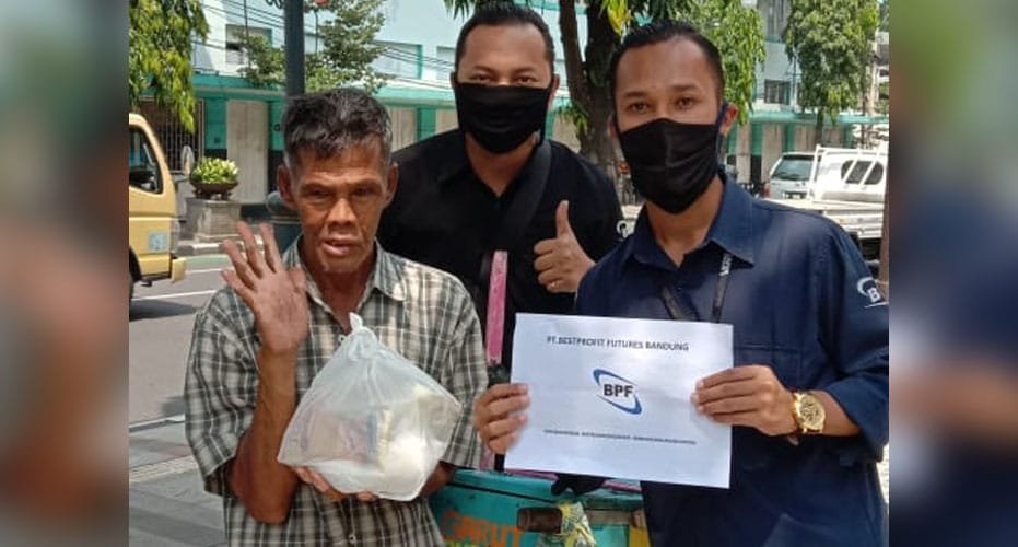 Bestprofit Futures Bandung Peduli Lawan Virus Corona dengan Bagi-bagi 1.000 Paket Kebutuhan Pokok