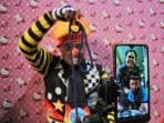 Foto: Aksi Badut Ajak Anak dan Orangtua Cegah Virus Corona