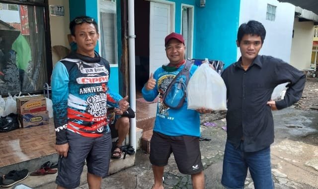Komunitas Otomotif di Cipadung Bantu Warga Rawan Miskin Perangi Corona