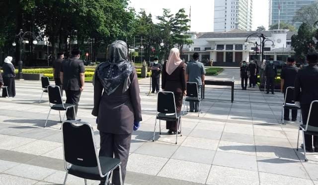 Oded Lantik 21 Pejabat Pemkot Bandung, Dijemur Matahari dan Gunakan Masker