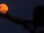 Supermoon Terbesar Tahun Ini akan Terjadi Dini Hari Nanti, BMKG Minta Warga Waspada